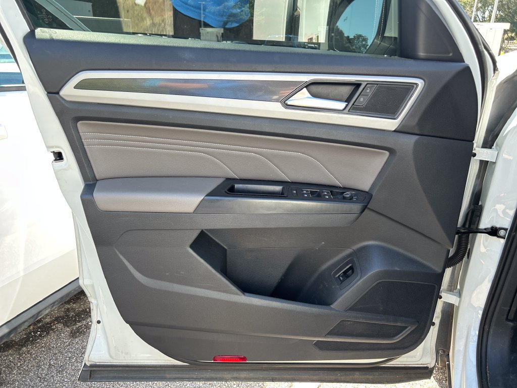 Used 2021 Volkswagen Atlas SE w/ Panoramic Sunroof Package FWD image 9