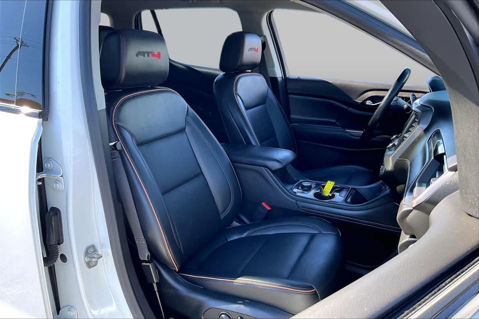 Used 2022 GMC Acadia AT4 w/ Technology Package AWD/4WD image 9
