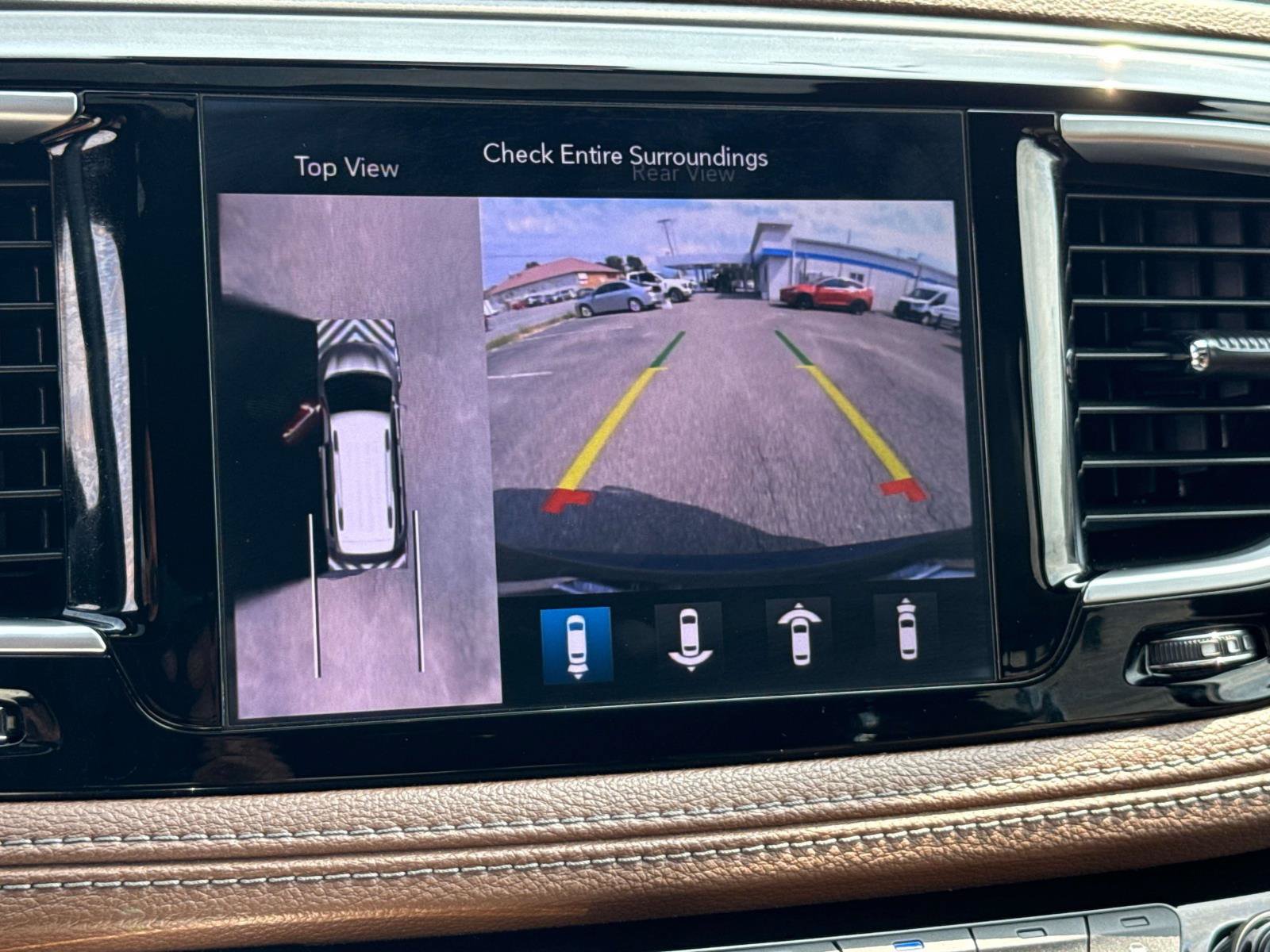 Used 2020 Chrysler Pacifica Limited w/ Advanced Safetytec Group FWD image 11