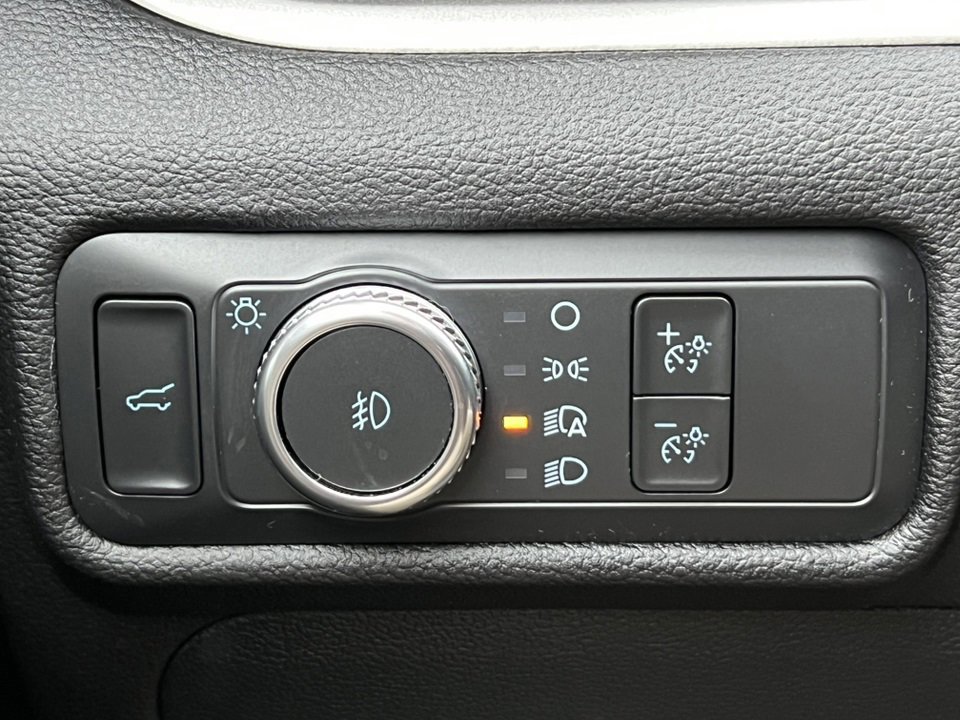 Certified 2022 Ford Explorer XLT w/ Equipment Group 202A image 24