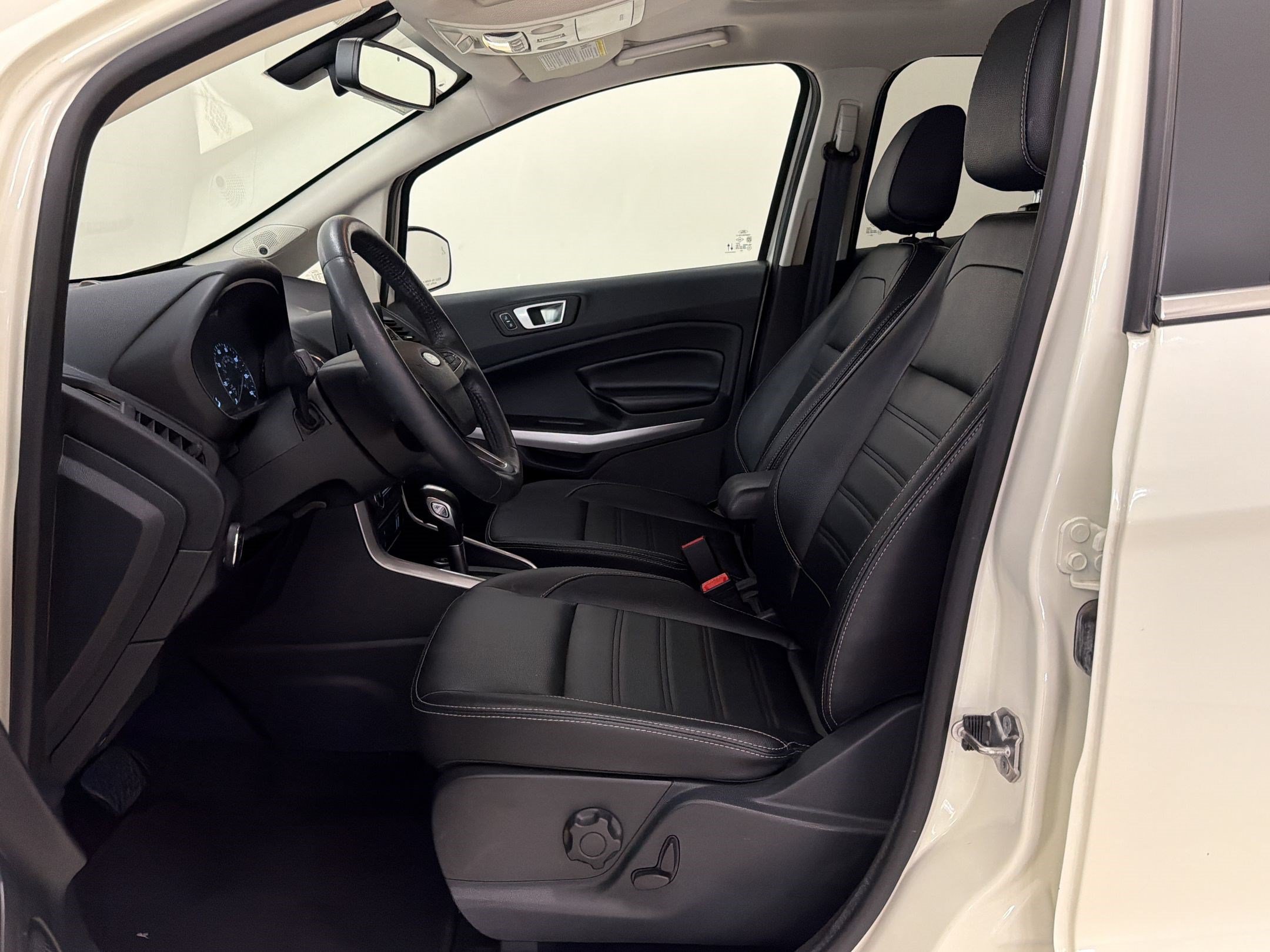 Certified 2021 Ford EcoSport Titanium AWD/4WD image 5
