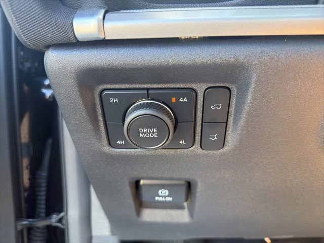 Certified 2025 Ford Expedition Active AWD/4WD image 34