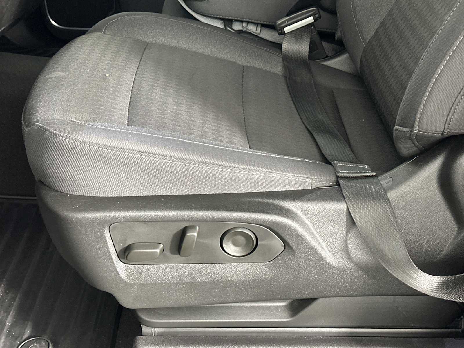 Used 2025 Chevrolet Silverado 1500 LT image 8