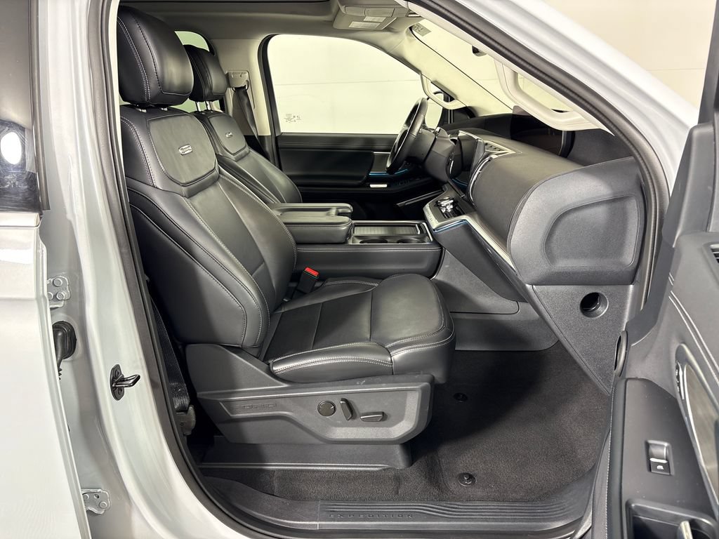 Certified 2025 Ford Expedition Platinum AWD/4WD image 7