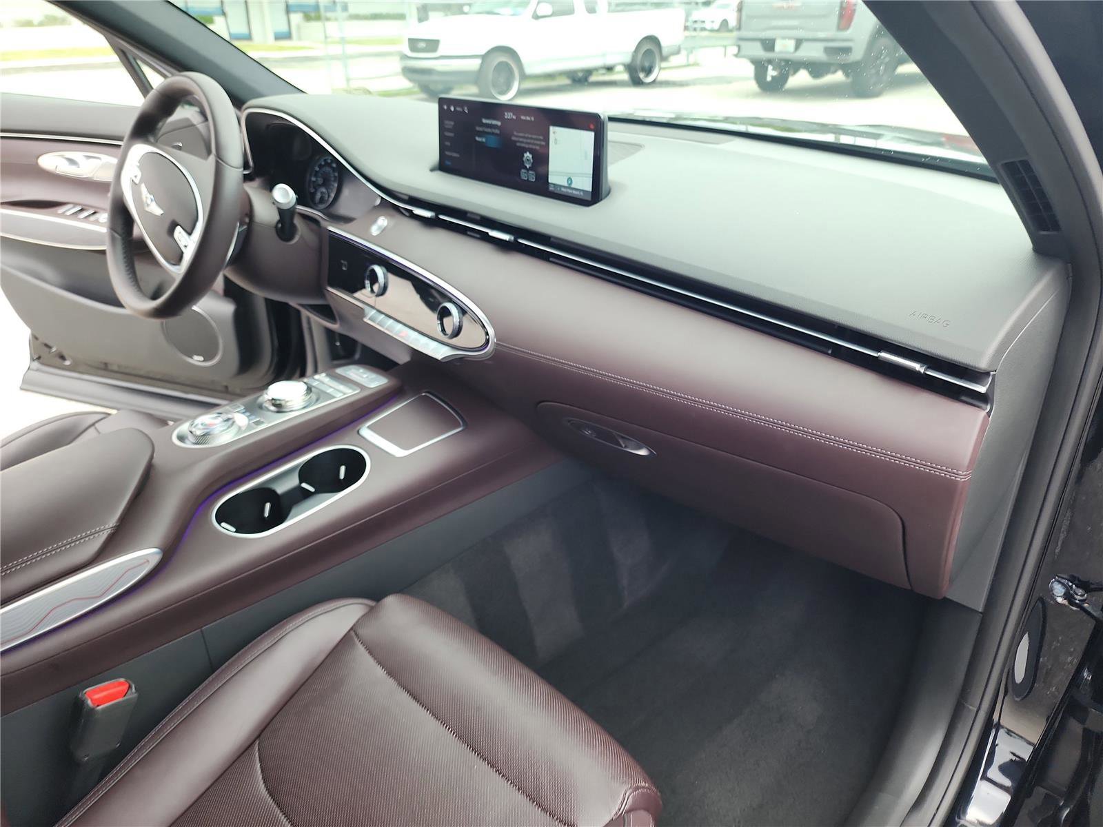 Used 2022 Genesis GV70 2.5T w/ Advanced Package image 31