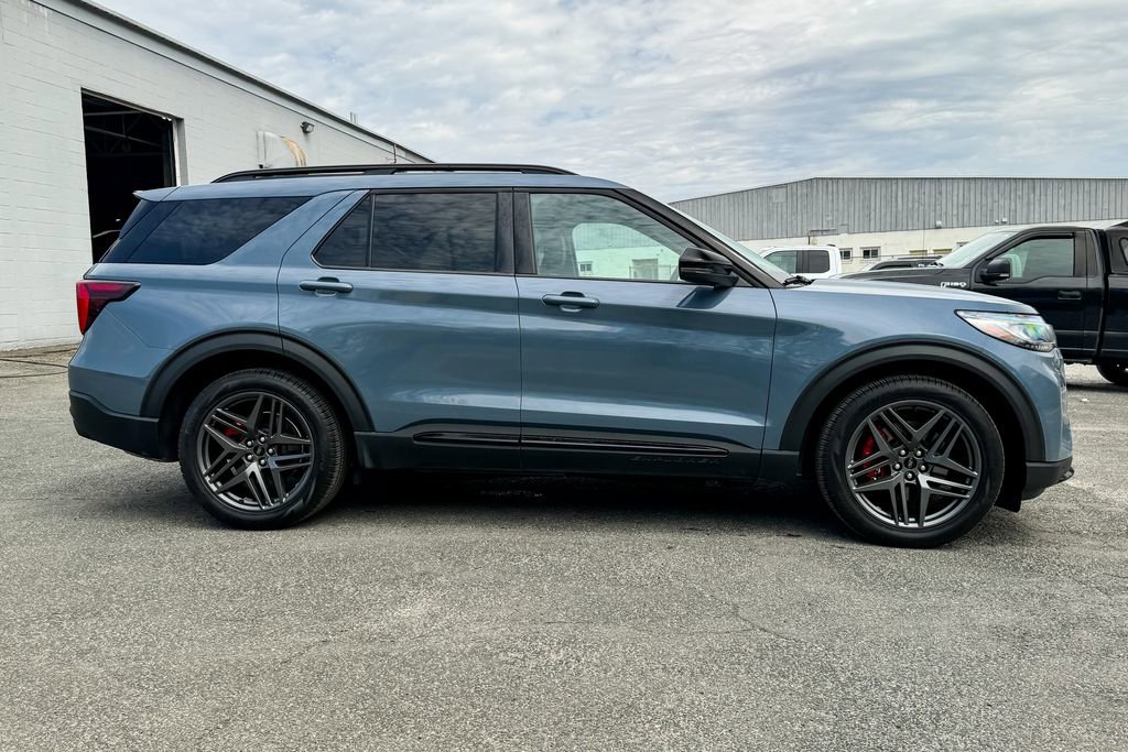 Certified 2025 Ford Explorer ST AWD/4WD image 2