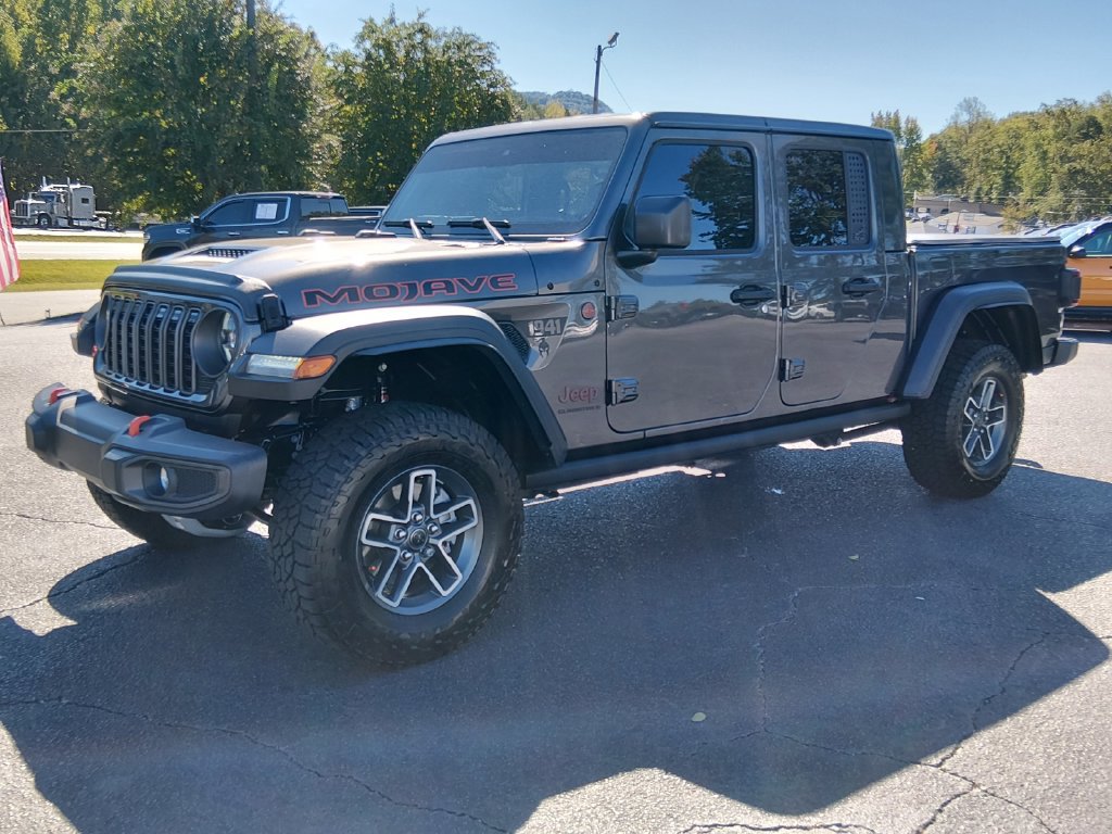 Used 2025 Jeep Gladiator Mojave w/ Safety Group AWD/4WD image 8