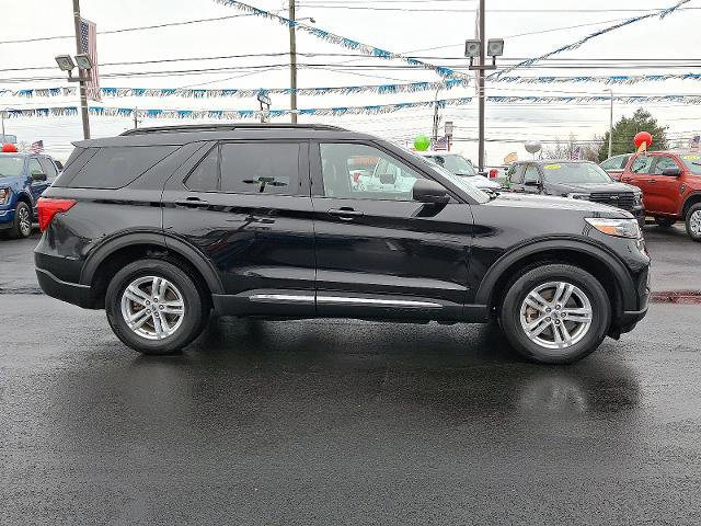 Certified 2022 Ford Explorer XLT w/ Equipment Group 202A image 4