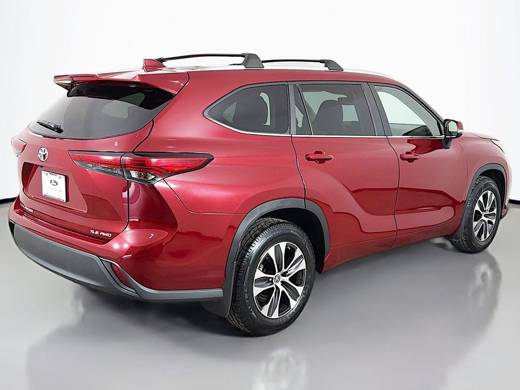 Used 2023 Toyota Highlander XLE AWD/4WD image 11