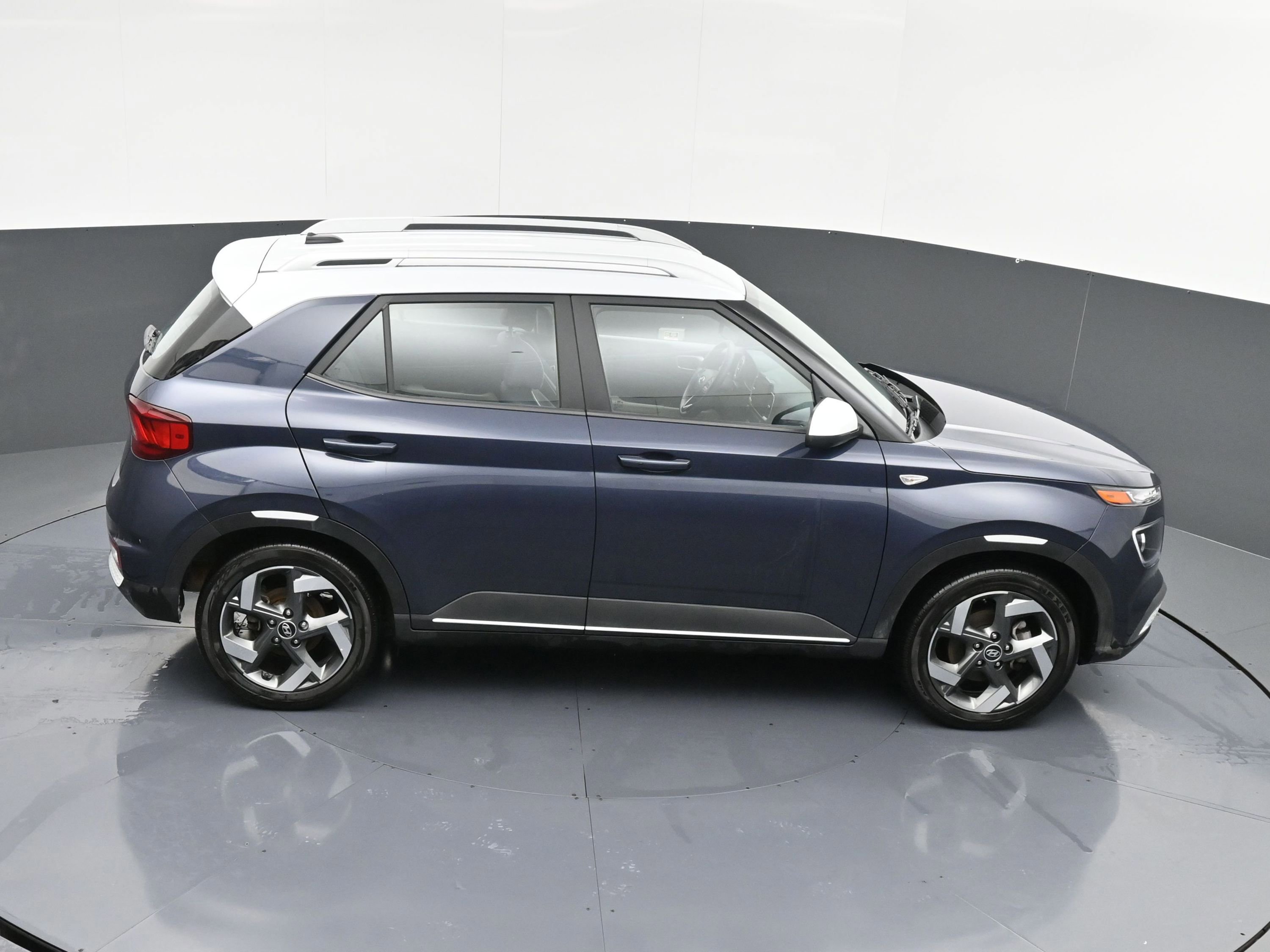 Used 2023 Hyundai Venue Limited w/ Cargo Package image 20