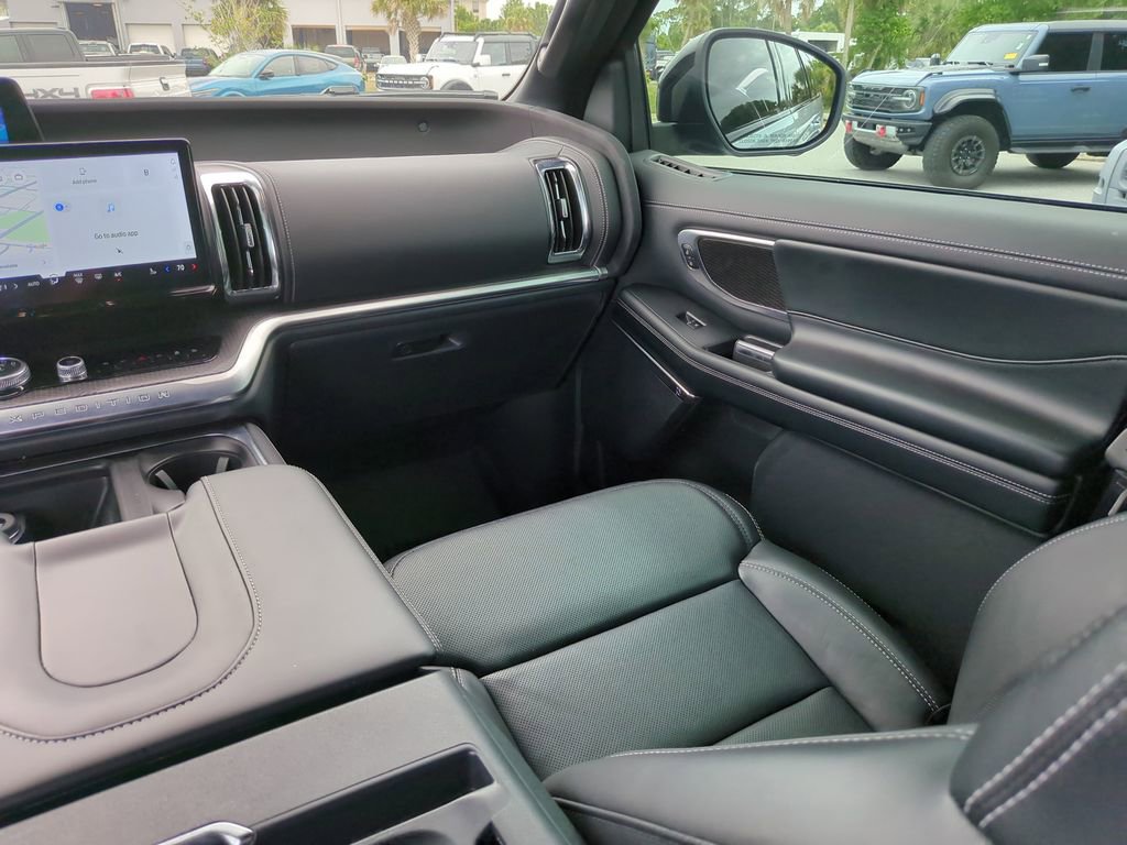 Certified 2025 Ford Expedition Platinum w/ Stealth Performance Package AWD/4WD image 19