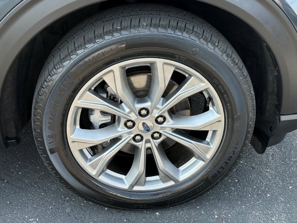 Certified 2023 Ford Explorer XLT w/ Equipment Group 202A AWD/4WD image 9