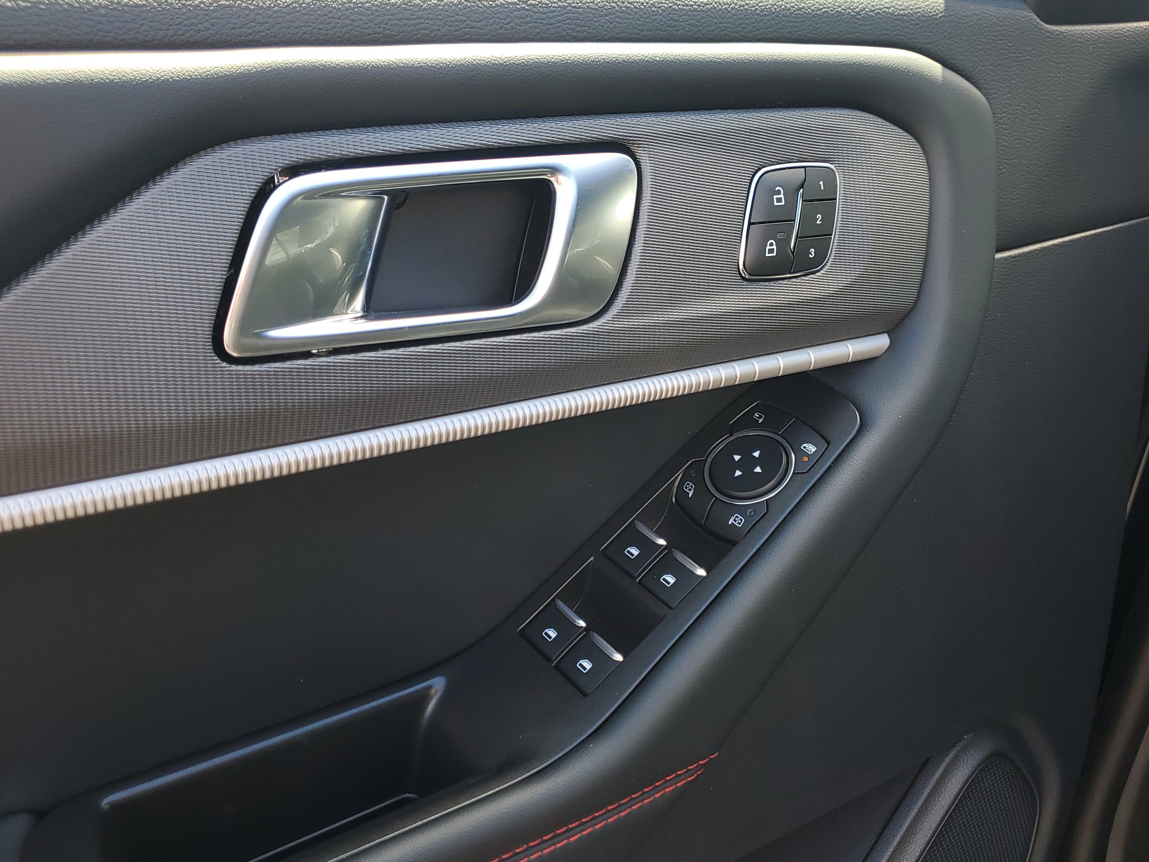 Certified 2025 Ford Explorer ST-Line w/ Premium Package image 20