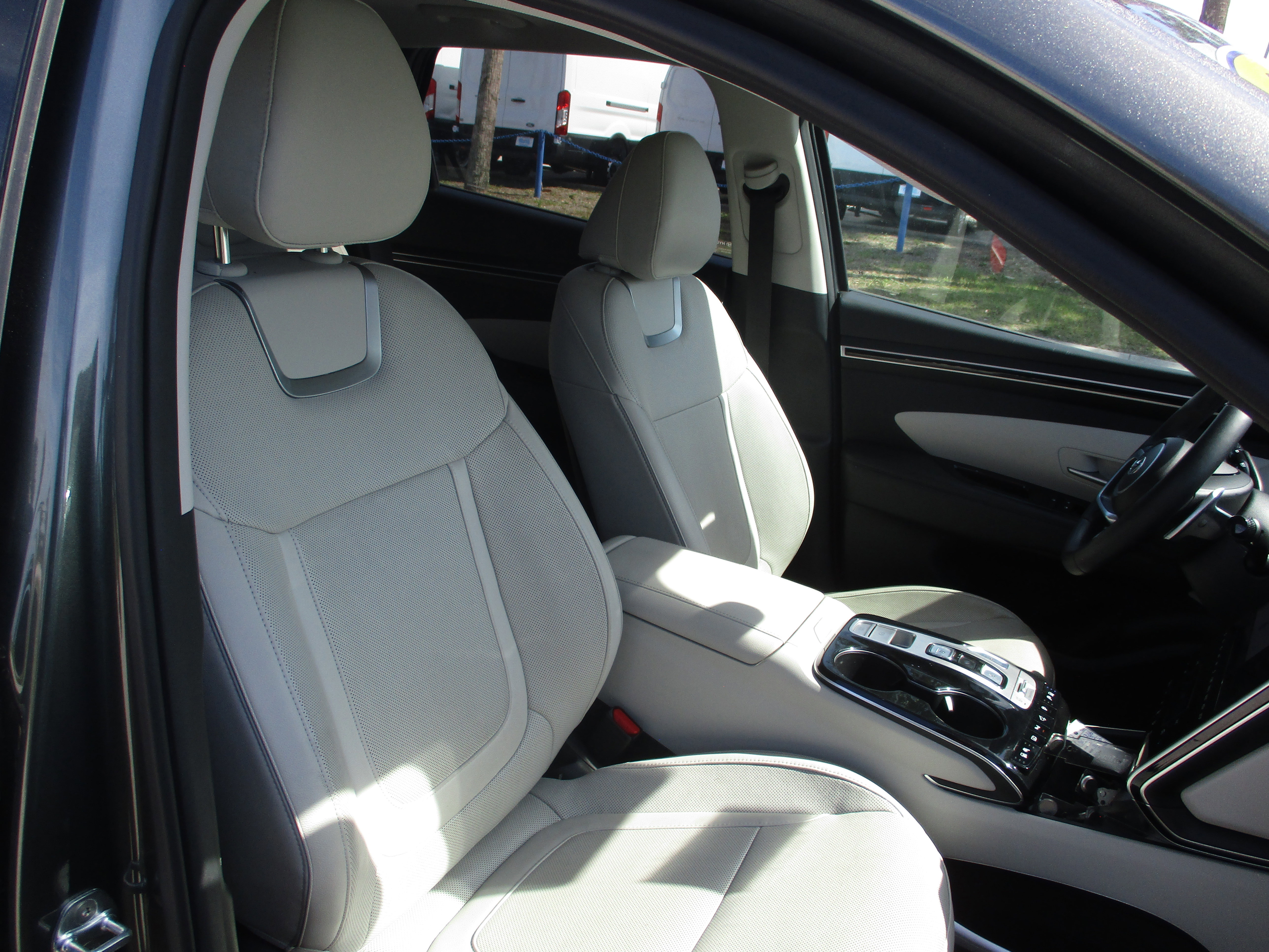 Used 2022 Hyundai Tucson Limited w/ Cargo Package FWD image 13
