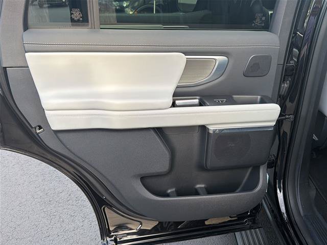 Certified 2025 Ford Expedition Platinum w/ Driver's Package AWD/4WD image 29