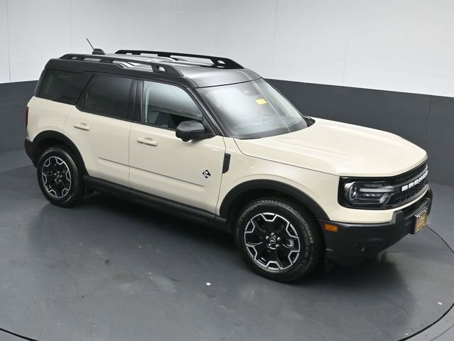 Certified 2025 Ford Bronco Sport Outer Banks w/ Outer Banks Tech Package+ AWD/4WD image 45