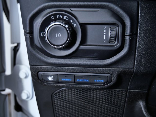 Used 2024 Jeep Wrangler Unlimited Rubicon 4xe AWD/4WD image 26