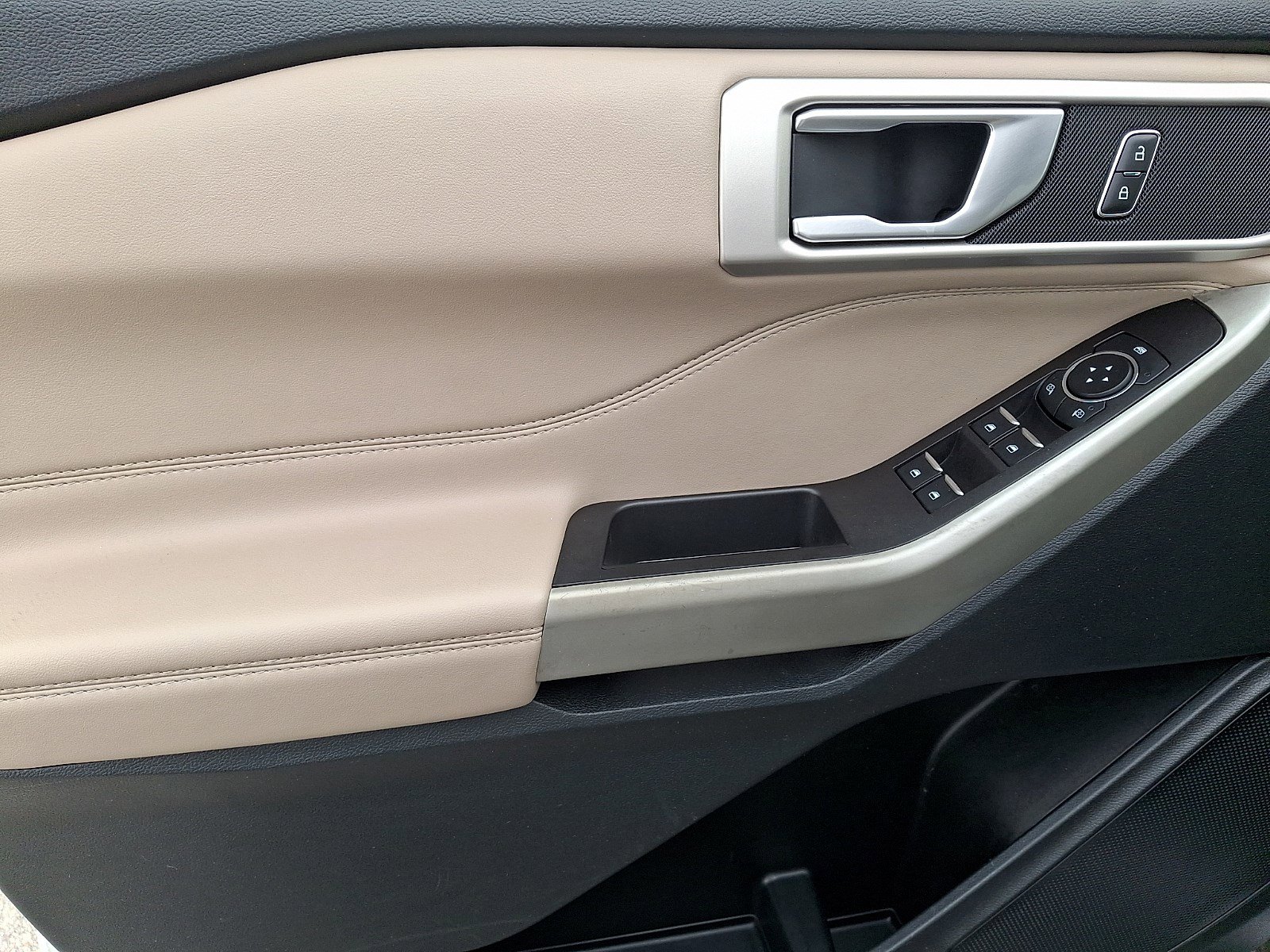 Certified 2023 Ford Explorer XLT w/ Equipment Group 202A image 11