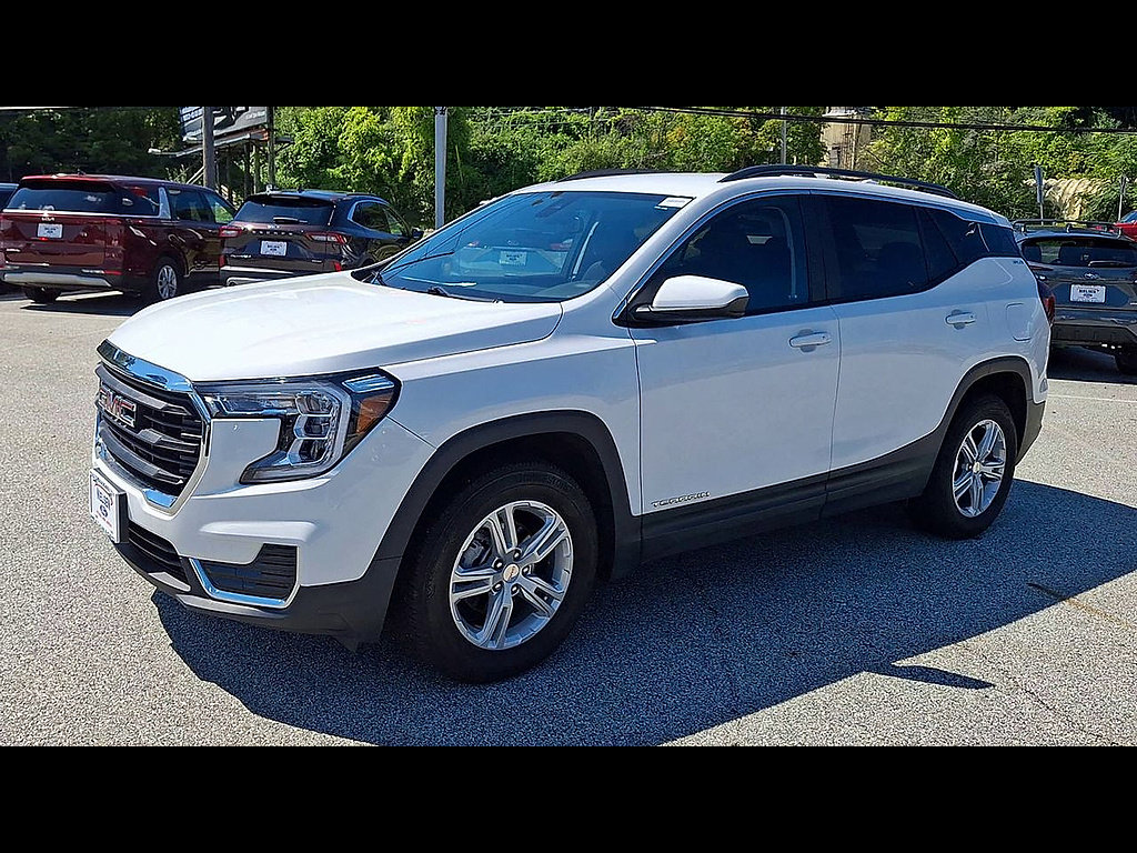Used 2023 GMC Terrain SLE w/ Driver Convenience Package AWD/4WD image 4