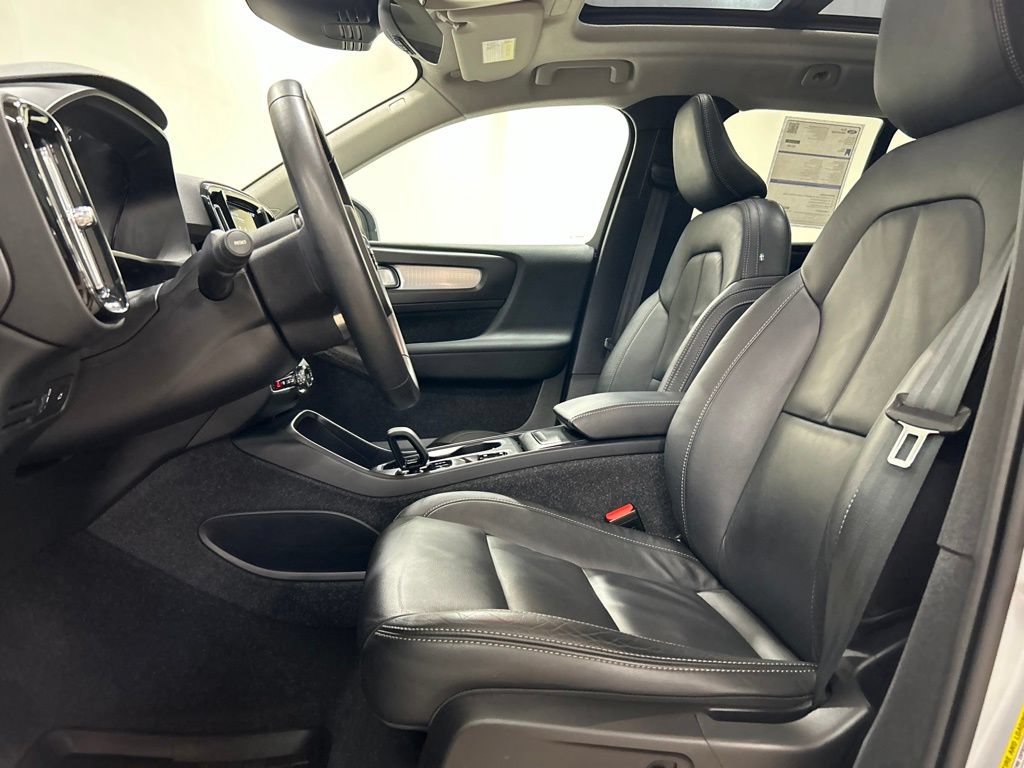 Used 2022 Volvo XC40 T5 Momentum w/ Premium Package AWD/4WD image 11