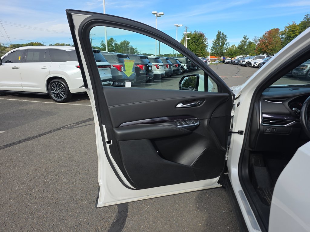 Used 2021 Cadillac XT4 Luxury w/ Cold Weather Package AWD/4WD image 20