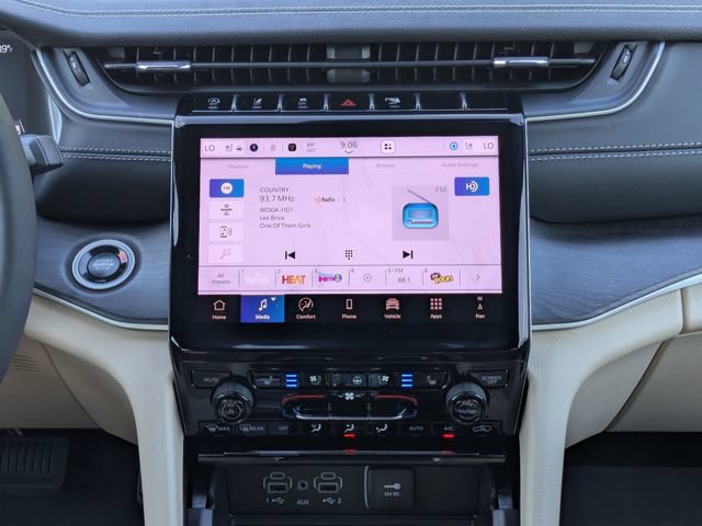 Used 2025 Jeep Grand Cherokee Limited w/ Luxury Tech Group II AWD/4WD image 18