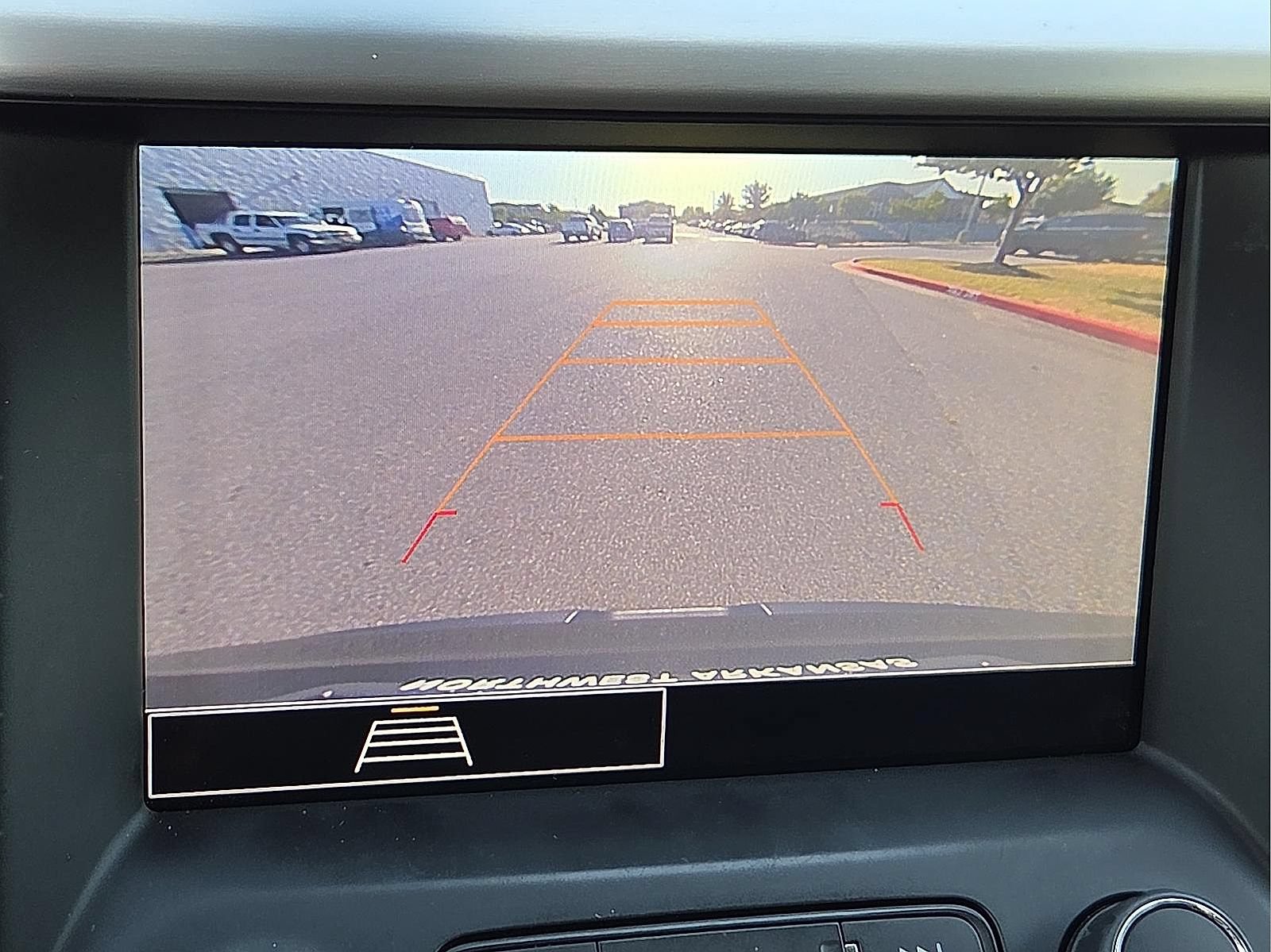Used 2021 GMC Acadia SLE w/ Driver Convenience Package FWD image 16