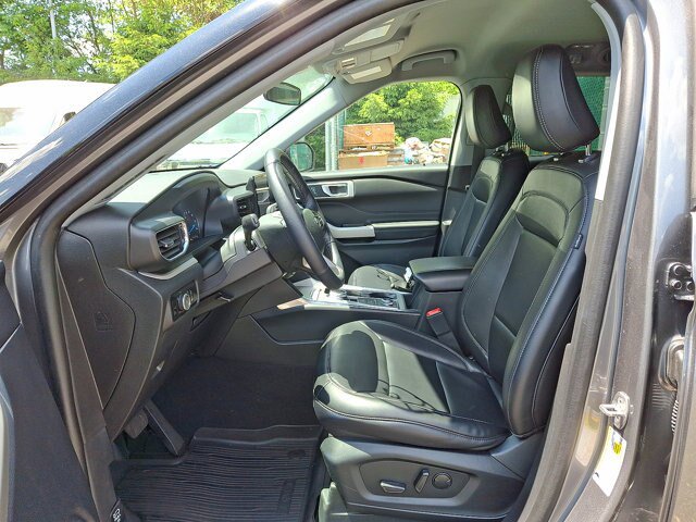 Certified 2023 Ford Explorer XLT w/ Equipment Group 202A AWD/4WD image 3
