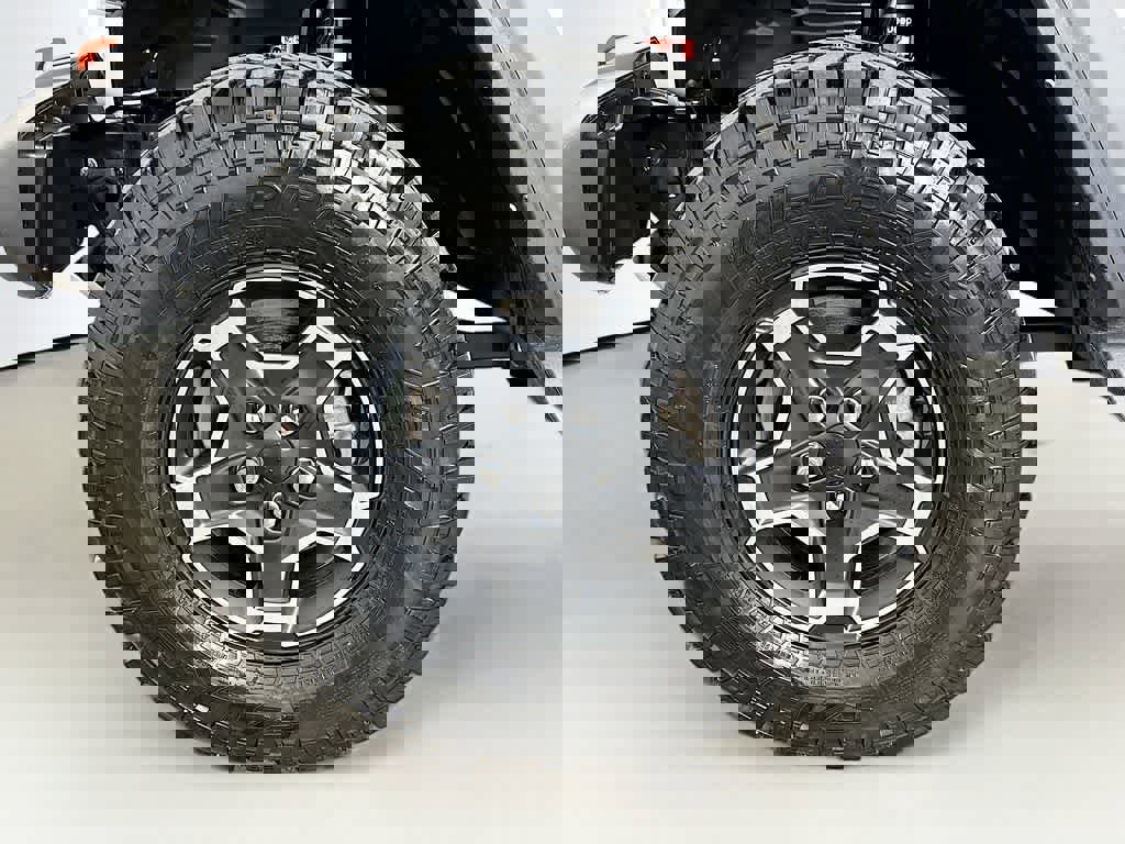 Used 2023 Jeep Gladiator Mojave w/ Dual Top Group image 11