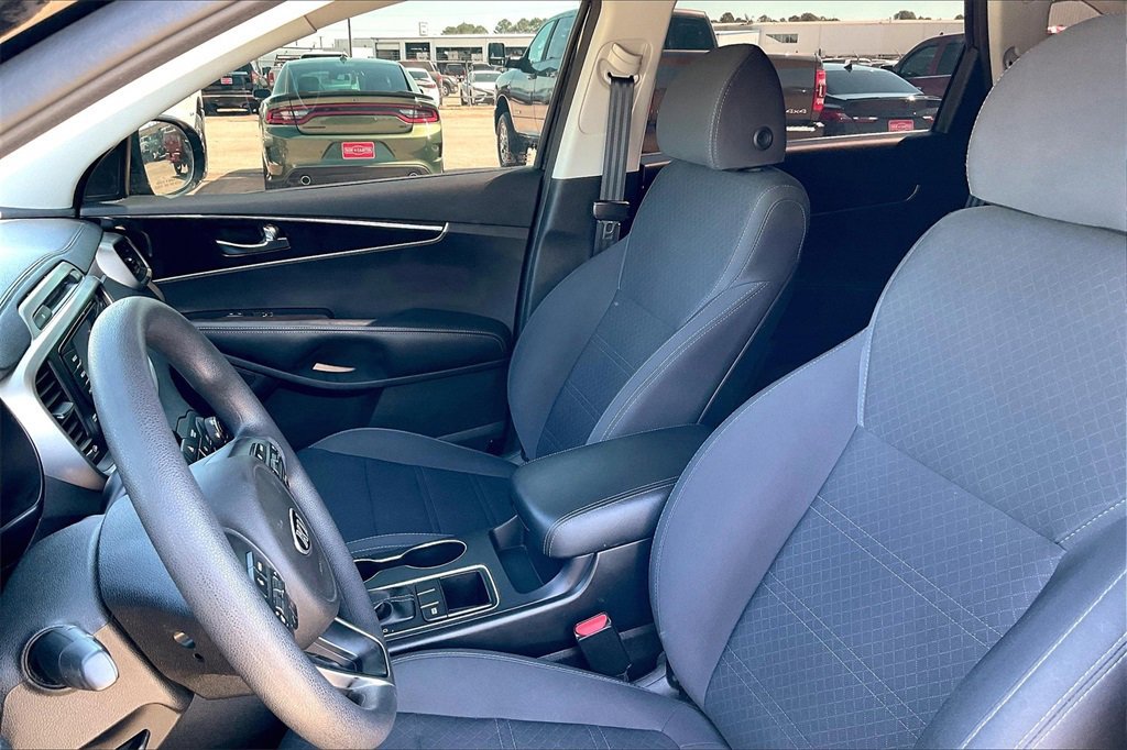 Used 2018 Kia Sorento LX image 18