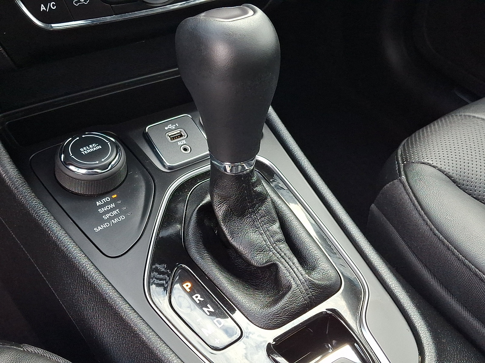 Used 2020 Jeep Cherokee Limited AWD/4WD image 16