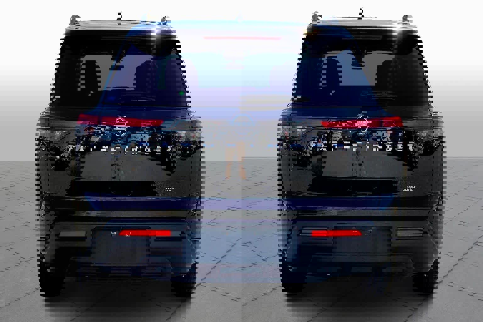 Used 2025 Nissan Pathfinder SV image 2