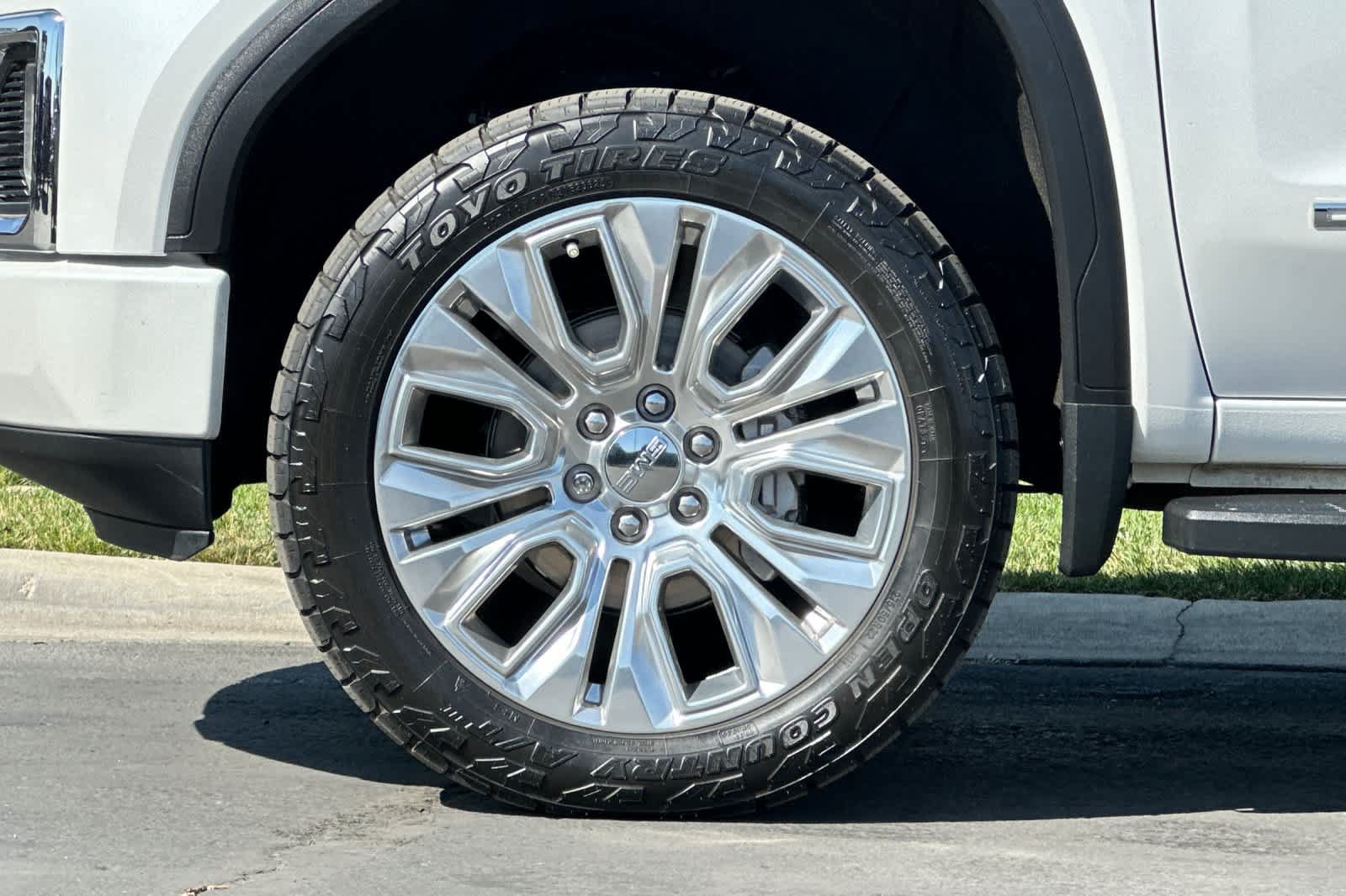 Used 2020 GMC Sierra 1500 Denali w/ Denali Premium Package AWD/4WD image 26