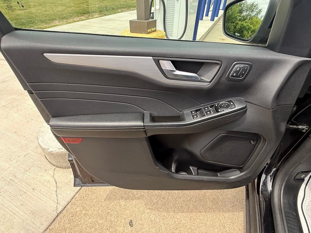 Certified 2023 Ford Escape Platinum w/ Premium Technology Package AWD/4WD image 22