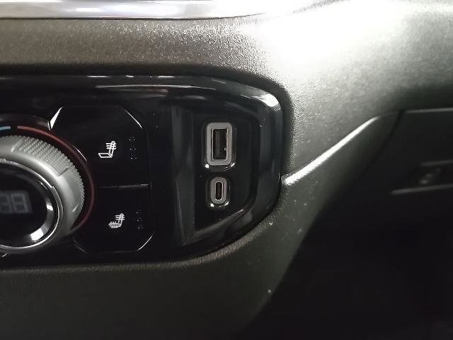 Used 2023 Chevrolet Silverado 1500 LT image 39