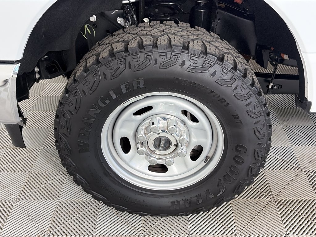 Certified 2025 Ford F250 XL AWD/4WD image 8