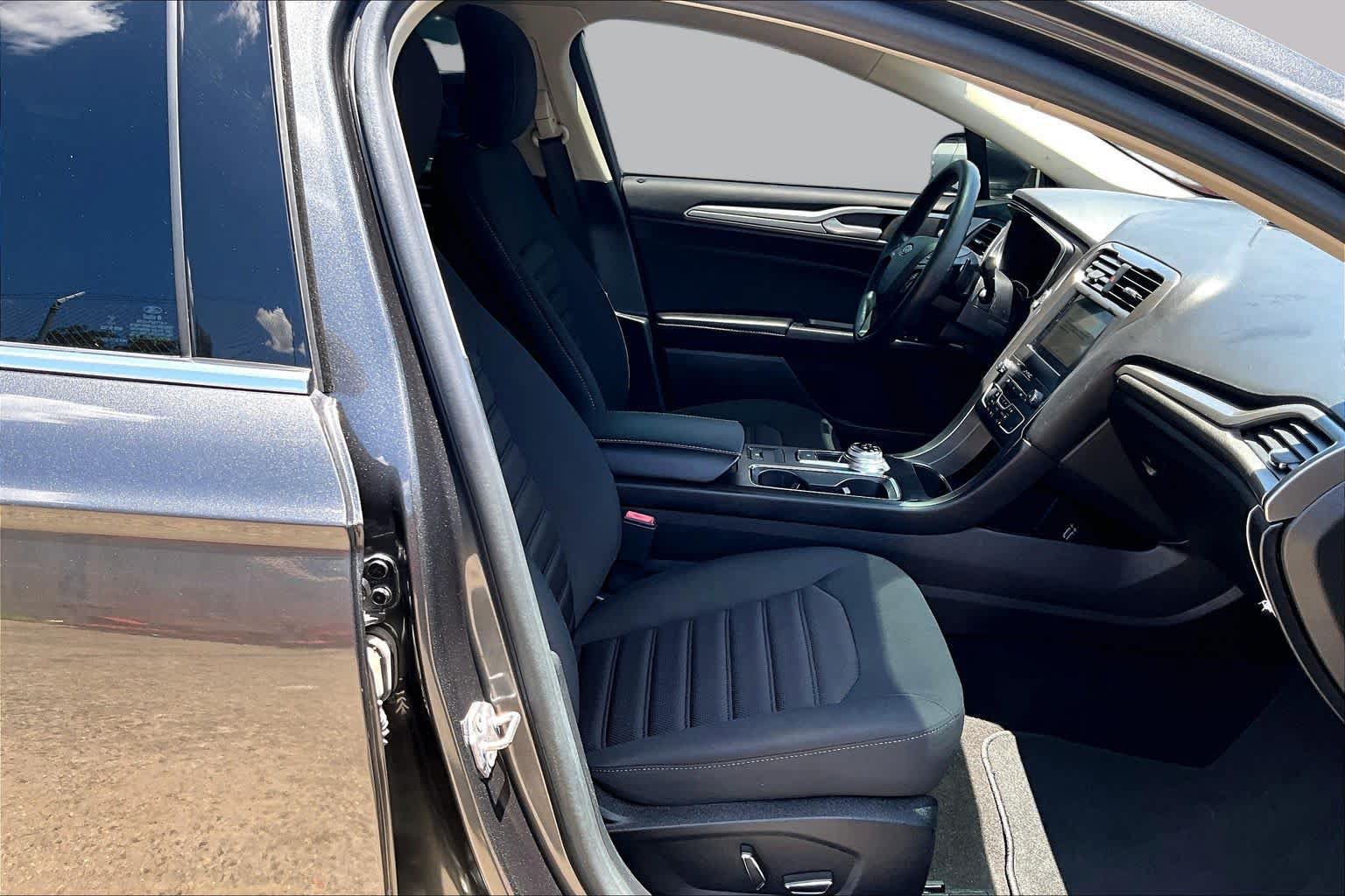 Certified 2019 Ford Fusion SE FWD image 11