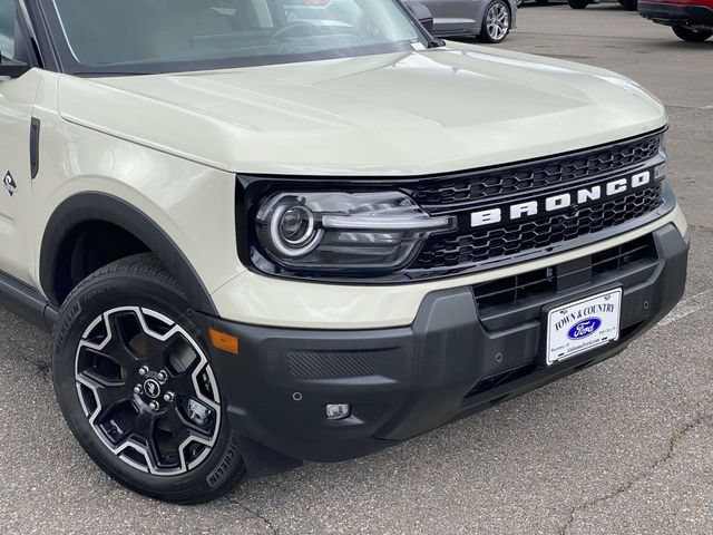 Certified 2025 Ford Bronco Sport Outer Banks w/ Outer Banks Tech Package+ AWD/4WD image 9