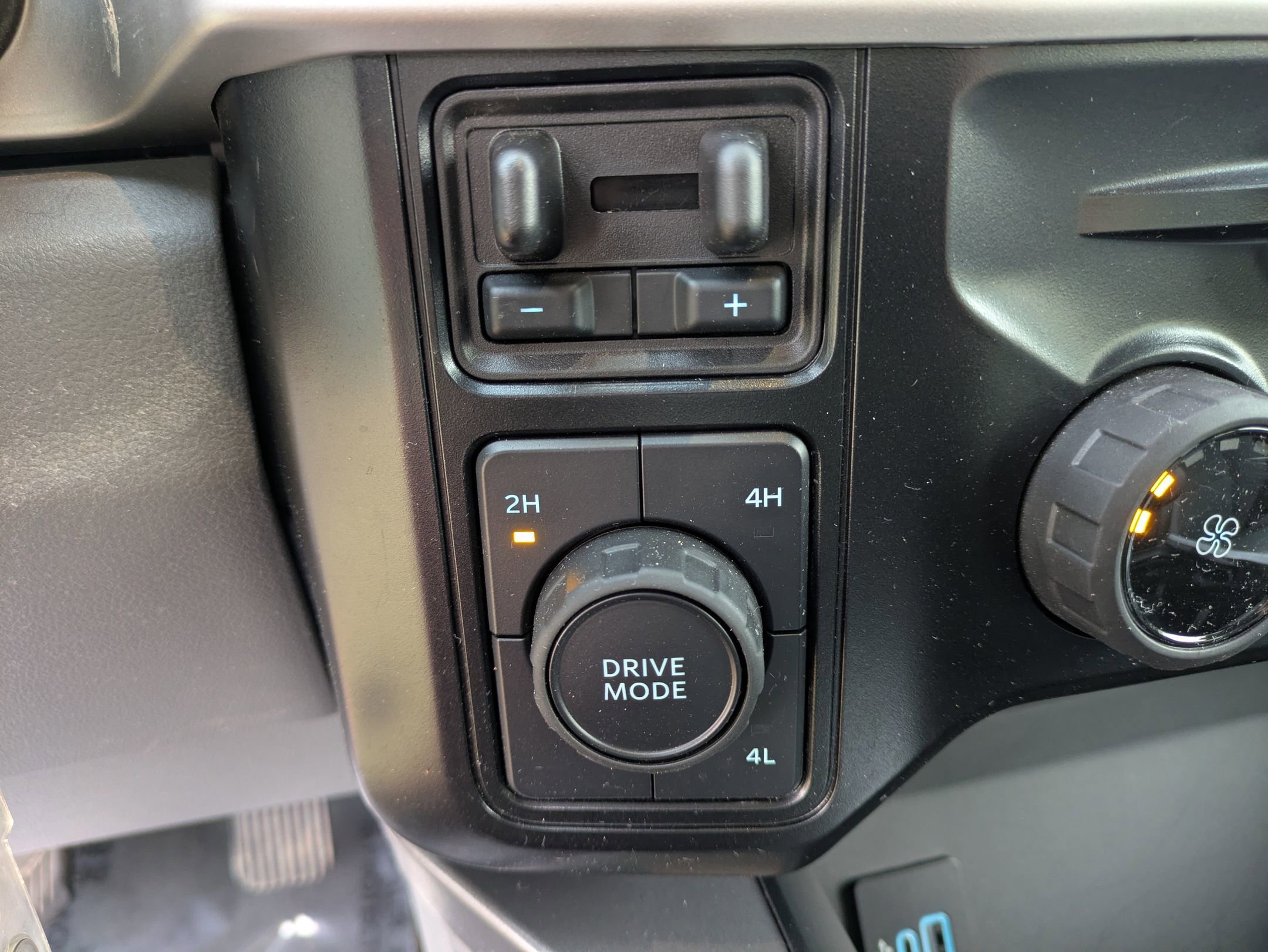 Certified 2025 Ford F450 XLT w/ 360-Degree Camera Package image 24