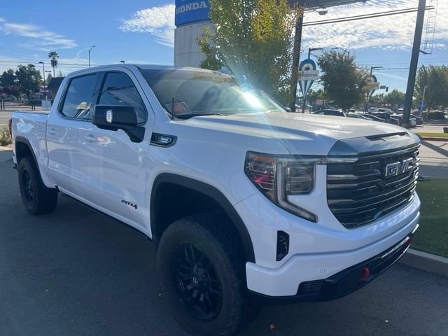 Used 2023 GMC Sierra 1500 AT4 w/ AT4 Premium Package AWD/4WD image 4