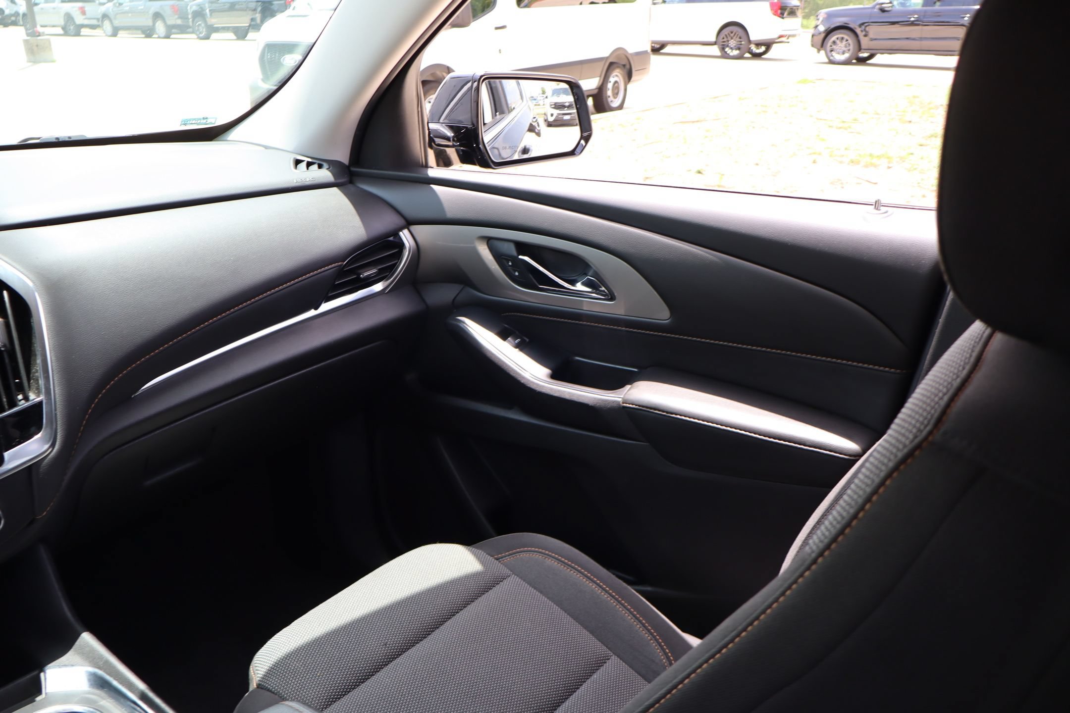 Used 2020 Chevrolet Traverse LT FWD image 23