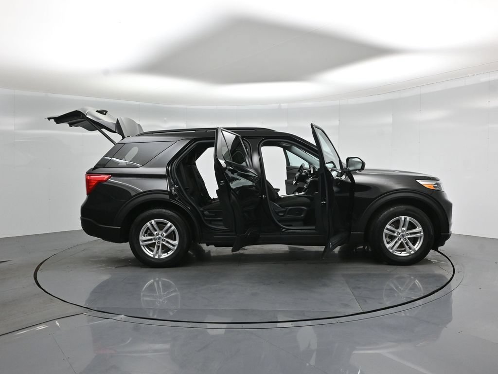 Certified 2023 Ford Explorer XLT RWD image 4