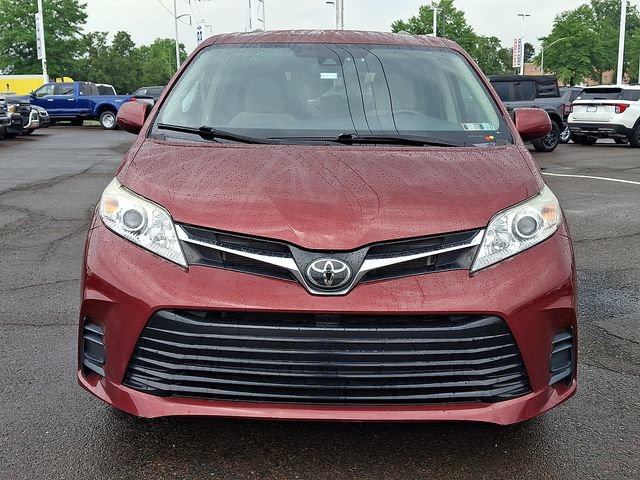 Used 2019 Toyota Sienna LE FWD image 2
