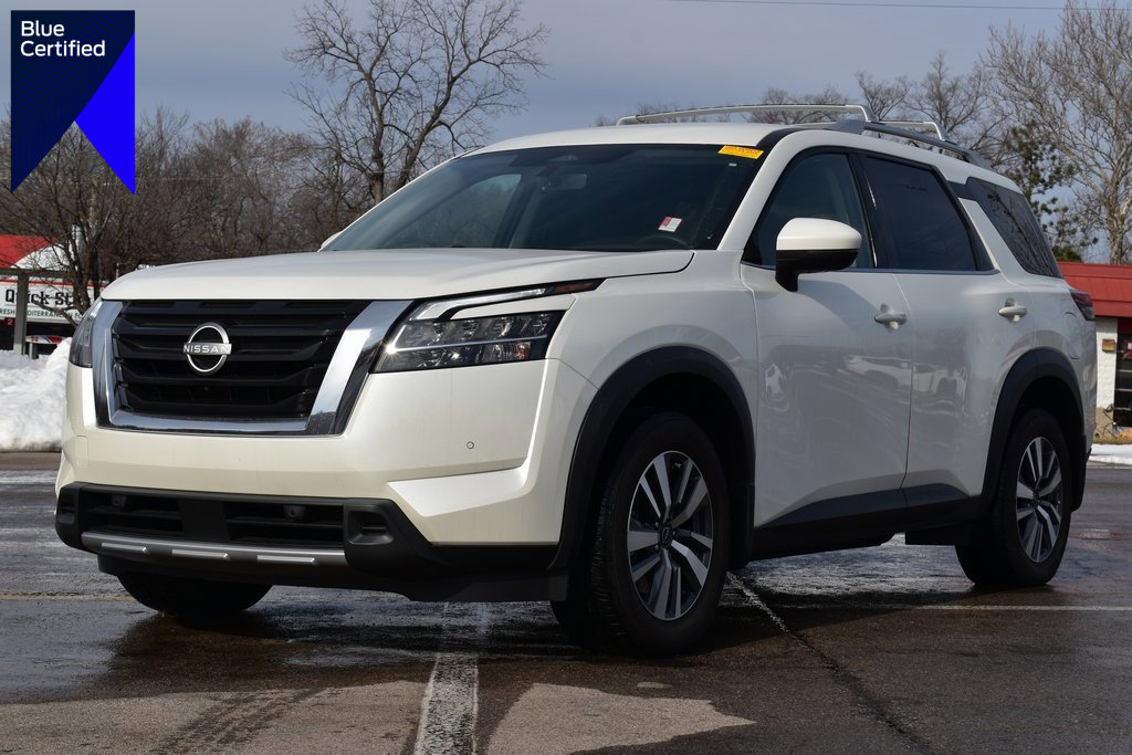 Used 2024 Nissan Pathfinder SL image 1