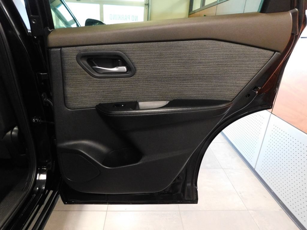Used 2023 Nissan Rogue SV FWD image 34