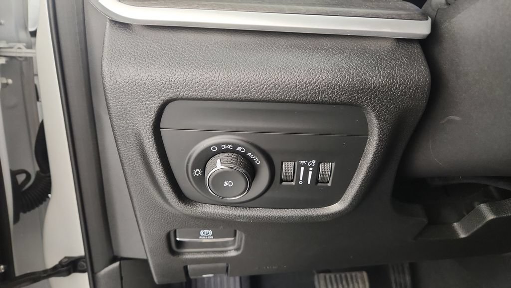 Used 2024 Jeep Grand Cherokee Limited AWD/4WD image 26