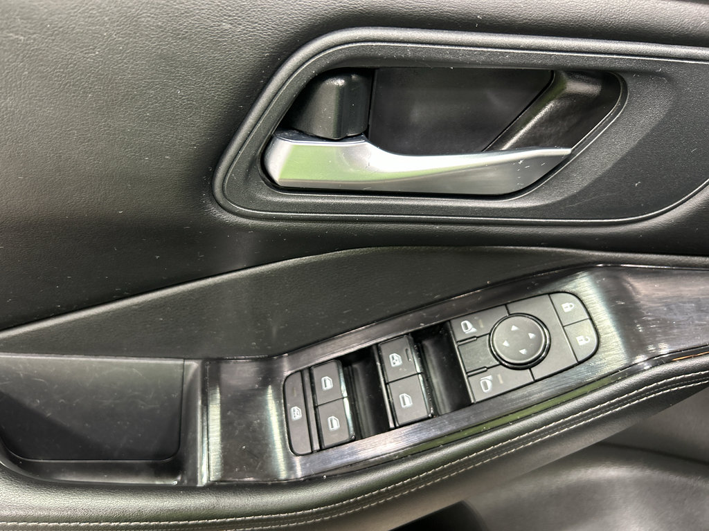 Used 2024 Nissan Rogue S FWD image 12