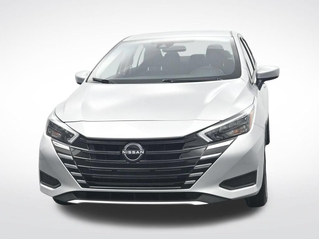 Used 2025 Nissan Versa SV FWD image 2
