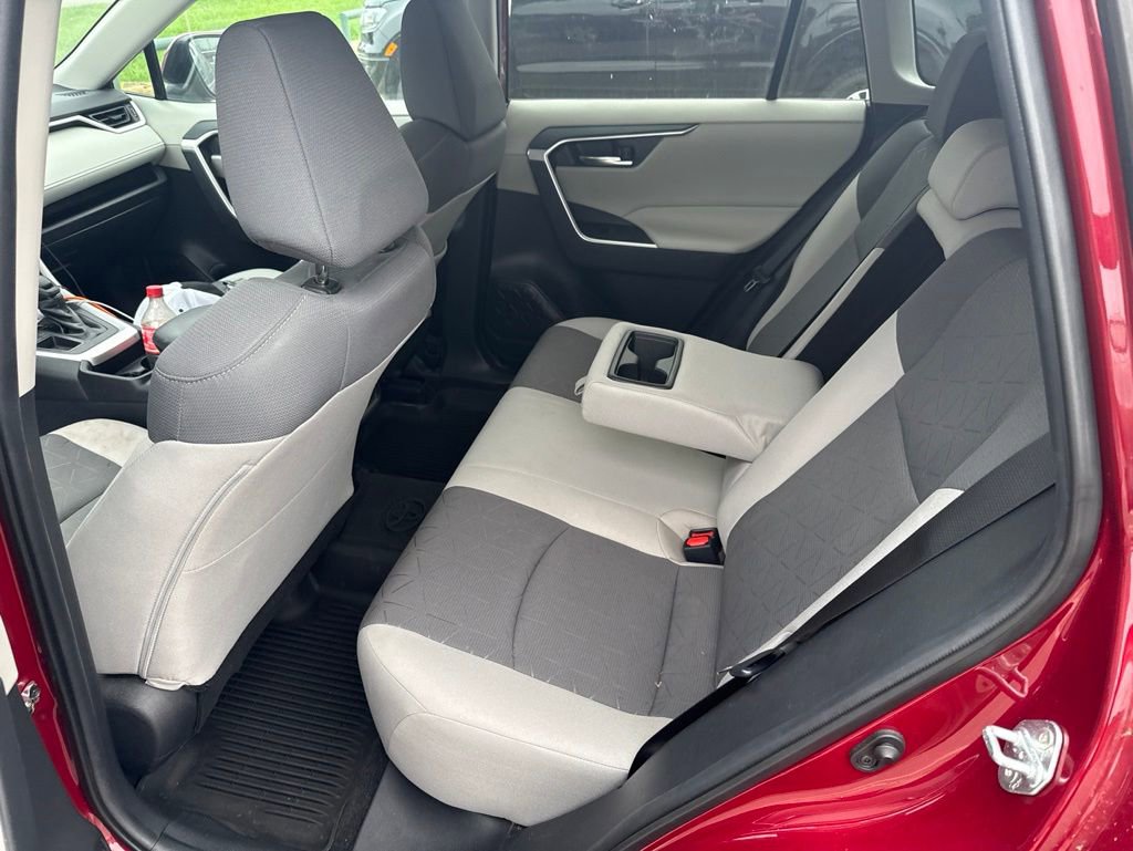Used 2021 Toyota RAV4 XLE w/ Convenience Package FWD image 7