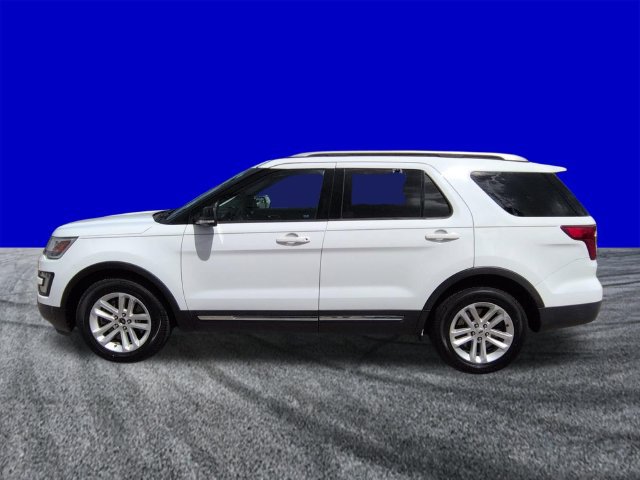 Certified 2017 Ford Explorer XLT FWD image 7
